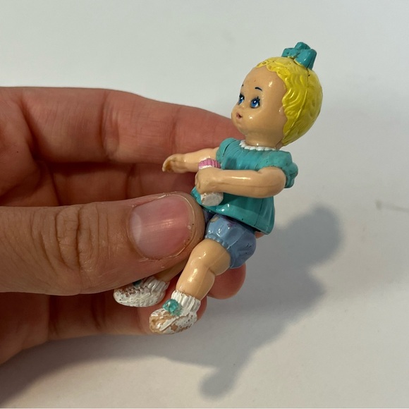 Playskool 1991 Vintage Victorian Dollhouse Baby Replacement Flawed Paint Wear - Picture 6 of 10